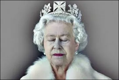 19 septembre : 
Après 11 jours de deuil national, les funérailles d'Élisabeth II ont lieu à l'abbaye de Westminster. Comment se nomme le nouveau souverain, couronné le 8 ?