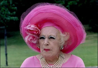 Qui est cette écrivaine qui se considérait comme une experte de la romance ?