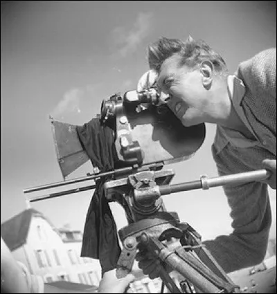 Pour quel aspect technique de ces films, Tati était-il particulièrement exigeant ?