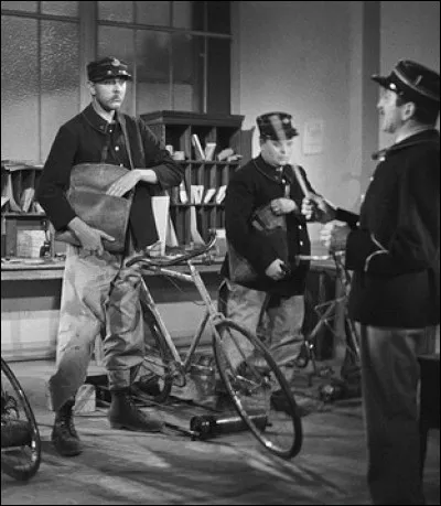 Après des petits rôles au cinéma et au cabaret, il réalise son premier court métrage en 1946. Quel est son titre ?