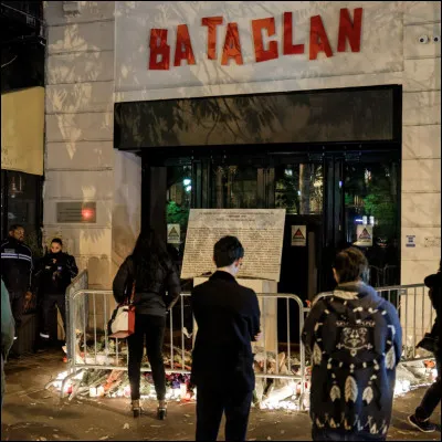 Et pour finir ce petit quiz, question simple : 
"Dans ce pays, en 2015, le Bataclan devint célèbre pour d'obscures raisons, d'ailleurs un match de football se déroulait non loin de là." Quel pays est-ce ?
