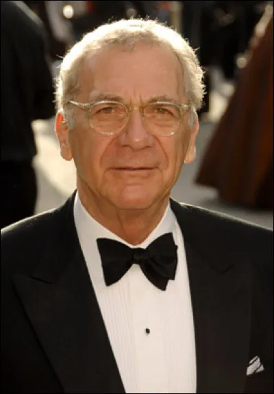 Cinéma : Qui est ce réalisateur à qui l'on doit notamment "Out of Africa" ?