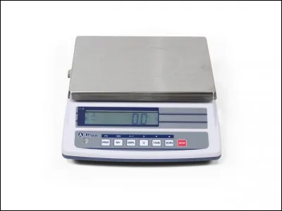 Combien p&egrave;se le geai bleu ?