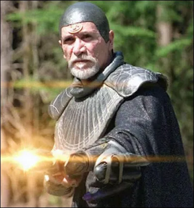 Qui joue Maître Bra'tac ?