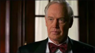 Qui joue le sénateur Kinsey ?