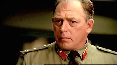 Qui joue le Colonel Chekov ?