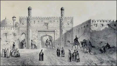 Décembre 1905 > Tout cela, allié à de récurrentes famines et épidémies, provoque des manifestations à caractère insurrectionnel dans plusieurs villes du pays et notamment à ...