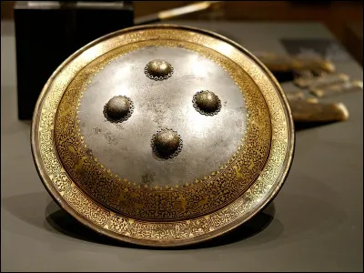 À l'époque, c'est la dynastie [...Complétez !...] qui "monarchise" le pays depuis près de 150 ans.