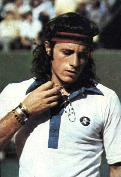 1977 > Brian Gottfried se qualifie pour la seule finale de Grand Chelem de sa carrière : il ne marquera que 3 jeux contre ...