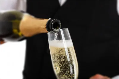 En 1975, cet interprète chante "Champagne" !