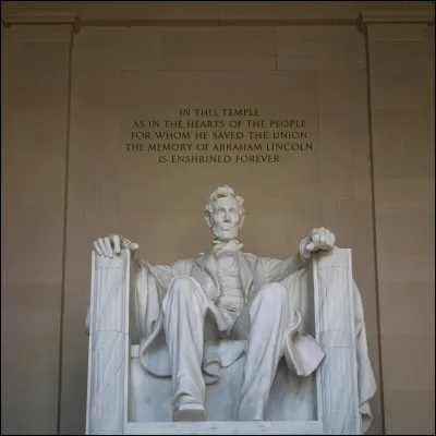 Nous entendons parler de Lincoln grâce notamment à cette date : 1861. De quel pays vient ce célèbre personnage ?