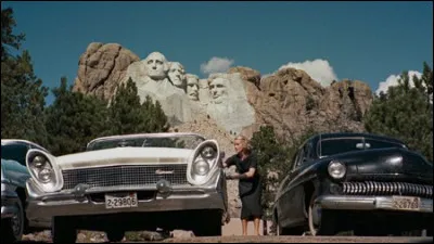 Dans quel film policier découvre-t-on ces statues dans la séquence finale ?