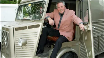 Ce téléfilm a bercé les années 90. Qui est le chauffeur de ce Citroën type H ?