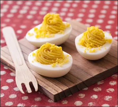 Quel est le nom de cet oeuf dur dont chaque moitié est farcie d'une mayonnaise épaissie du jaune écrasé ?