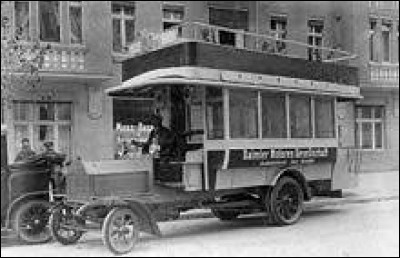 En quelle année fut inventé le premier autobus ?