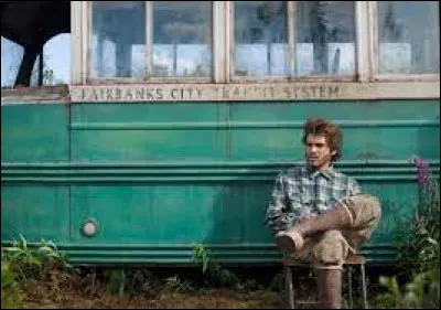 Qui est le réalisateur du film "Into the Wild", film retraçant le parcours d'un jeune homme partant à l'aventure ?