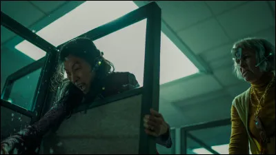 Michelle Yeoh et Jamie Lee Curtis jouent dans...