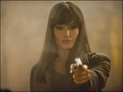 Parmi ces propositions, laquelle correspond à l'image avec Angelina Jolie ?