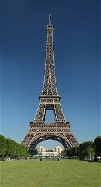 La tour Eiffel se trouve à New York.
