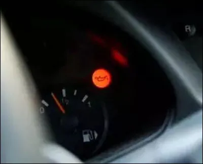 -"Quel est ce voyant ?"
-"Ah, vous n'êtes pas Madame Soleil, alors !"