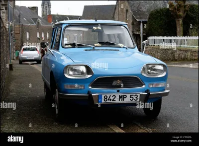 Comment Gilbert surnomme-t-il sa voiture ?