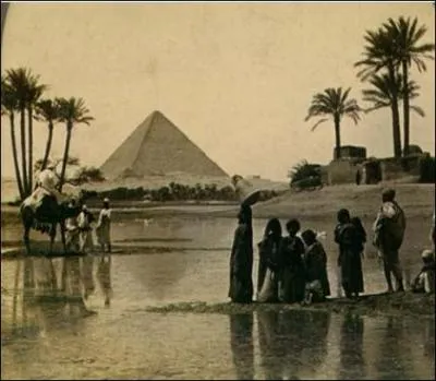 Quelle toile a permis d'orienter prcisment la construction des pyramides ?