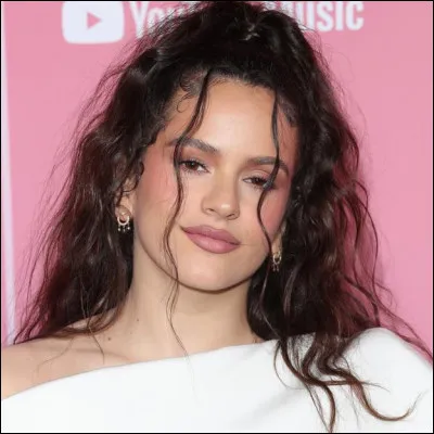 Grâce à quelle chanteuse espagnole doit-on le titre "DESPECHÁ" ?