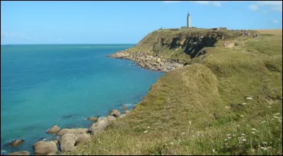Dans quel département ''Le Cap Gris-Nez'' est-il situé, sachant que le numéro du département est le 62 ?