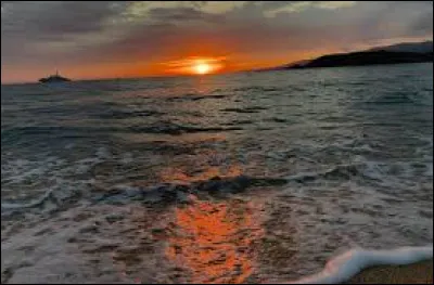 Quel duo chantait "Il y a du soleil sur la France" ?