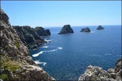 Dans quel département se situent ''les Tas de Pois'' sachant que le numéro du département est le 29 ?