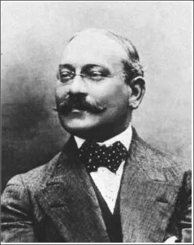 Comment s'appelle celui que l'on a nommé l'inventeur du film d'épisodes, auteur du film "Fantômas" en 1913 ?