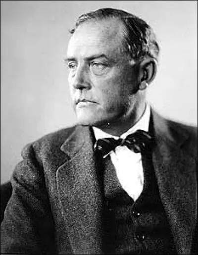 Considéré comme l'un des pères fondateurs de l'école suédoise, il a réalisé "Le Jardinier" ou si vous préférez "Trädgårdsmästaren" en 1912. De qui s'agit-il ?