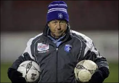 Guy Roux fut-il l'entraîneur de l'AJ Auxerre de 1961 à 2005 ?