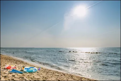 Restons au Japon pour terminer, sur la plage d'Uchinada près de Kanazawa, vous verrez ...