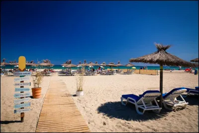 Revenons en France, sur la côte du Roussillon, à Canet-plage, vous pourrez voir ...