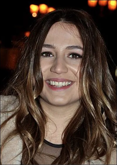 Qui est cette Izia, chanteuse et actrice française ?