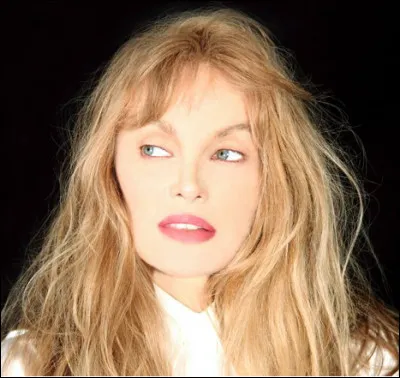 Qui est cette Arielle, chanteuse et actrice franco-américaine ?