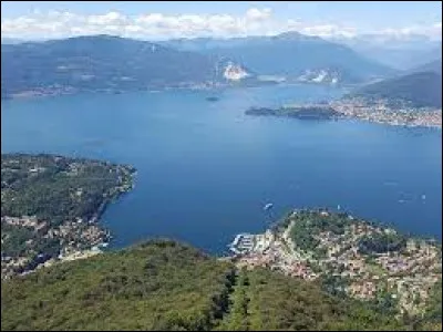 Qui est l'interprète de la chanson ''Le Lac Majeur'' ?