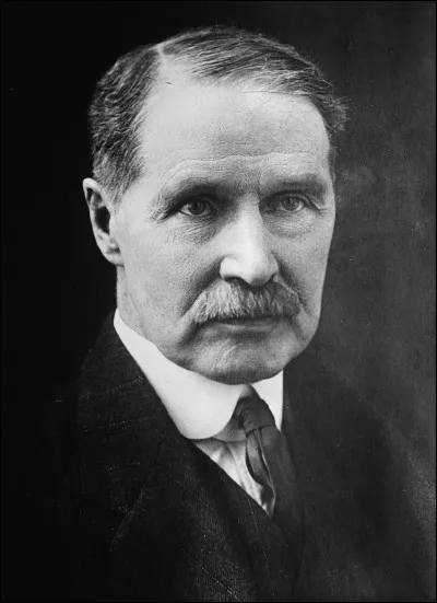 Cet homme politique britannique, dirigeant du Parti conservateur de 1911 à 1923, premier ministre en 1922 - 23 et plusieurs fois ministre, c'est ...