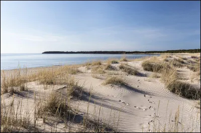 Allons dans le nord de l'Europe, en Finlande : de la plage de Pori, vous pourrez voir  sur la mer Baltique.