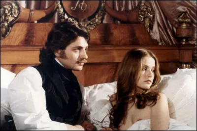 Littérature : Quel jeune bourgeois tombe amoureux de la courtisane Marguerite Gautier dans le roman "La dame aux camélias" d'Alexandre Dumas fils ?