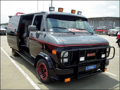 Dans les aventures d'Astérix, quel nom porte le neveu du chef Abraracourcix ?