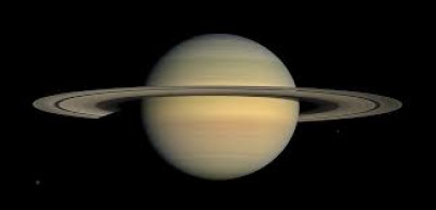 Combien de lunes possède Saturne ?