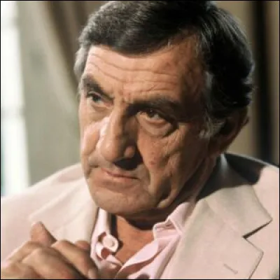 Pour aider sa mère à les faire vivre, Lino Ventura quitte l'école et commence à travailler dès l'âge de...