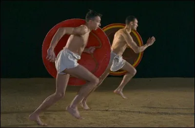 En quelle année démarrent les premiers Jeux antiques ?