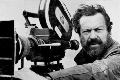 Qui est ce cinéaste, réalisateur du film ''Le Vieux Fusil'' ?
