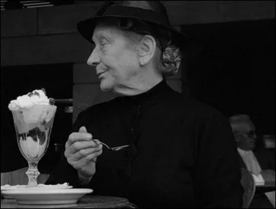 Comment est '''La Vieille Dame'' dans le titre du film réalisé par René Allio en 1965 ?