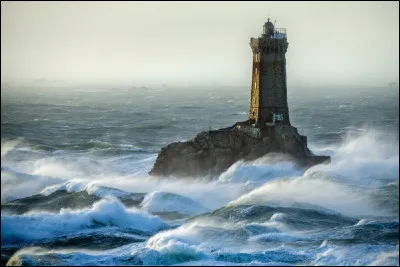 Dans quel département ''Le phare de la Vieille'' est-il situé, sachant que le numéro de ce département est le 29 ?
