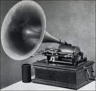 L'invention du phonographe est-il plus ou moins ancien que l'invention du téléphone ?