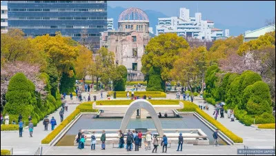 Que désigne le mot "cénotaphe" ?